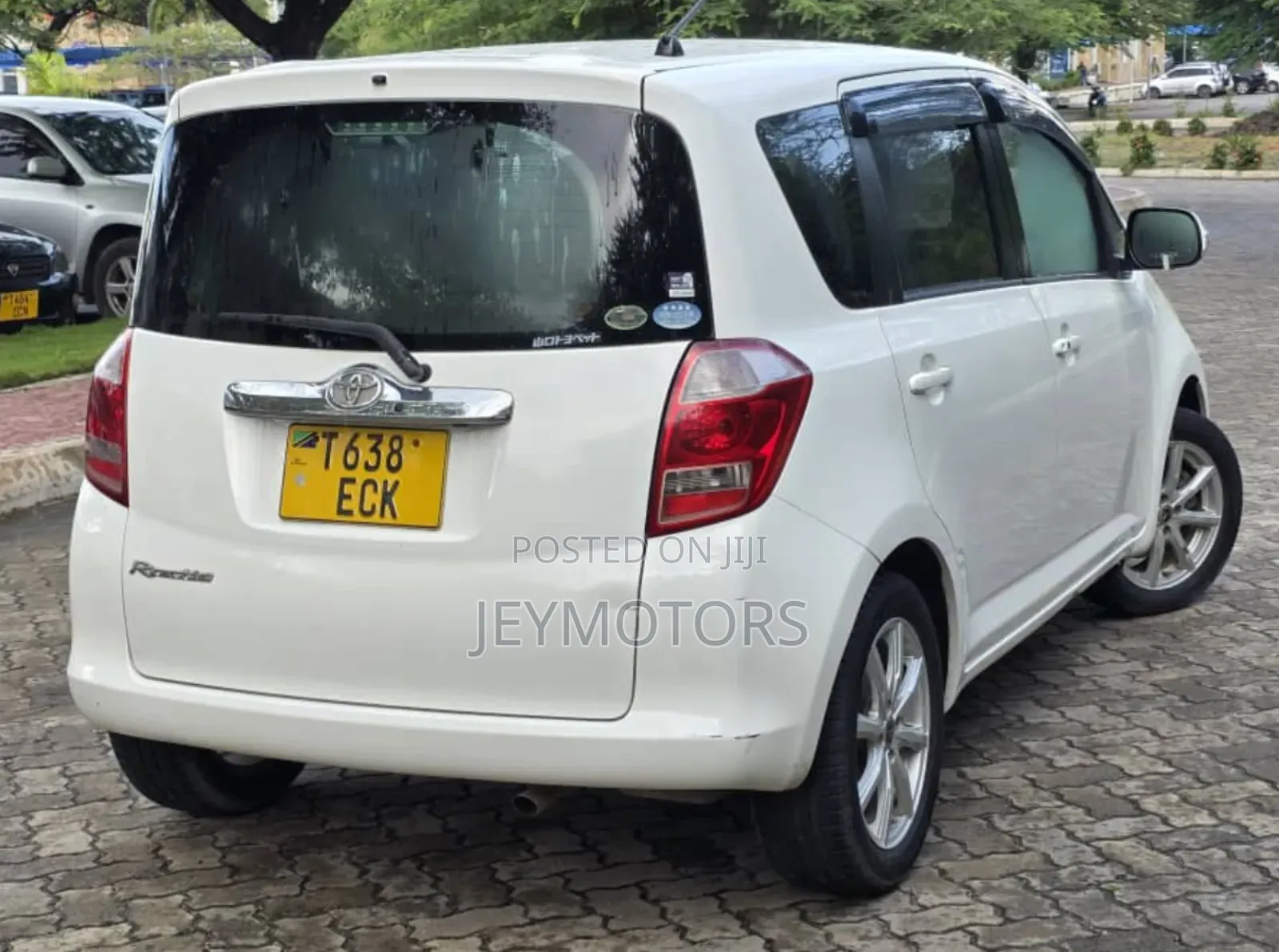 Toyota Ractis 2006 White