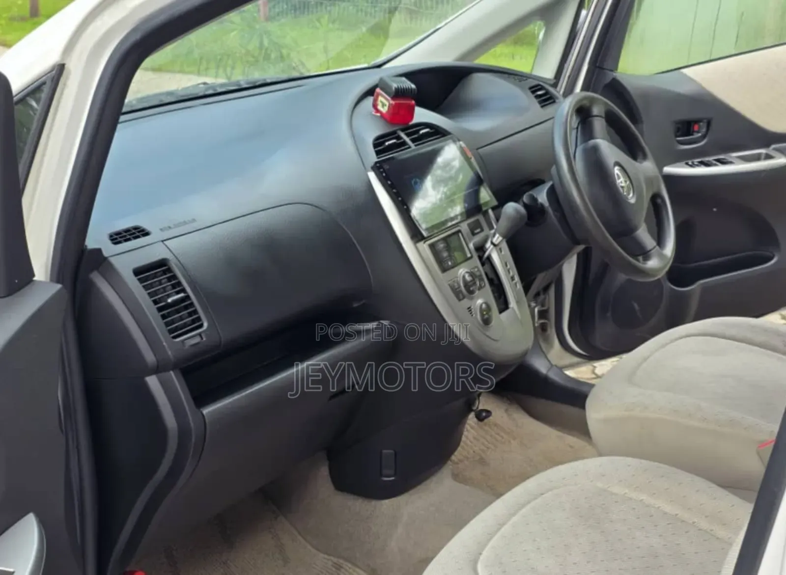 Toyota Ractis 2006 White