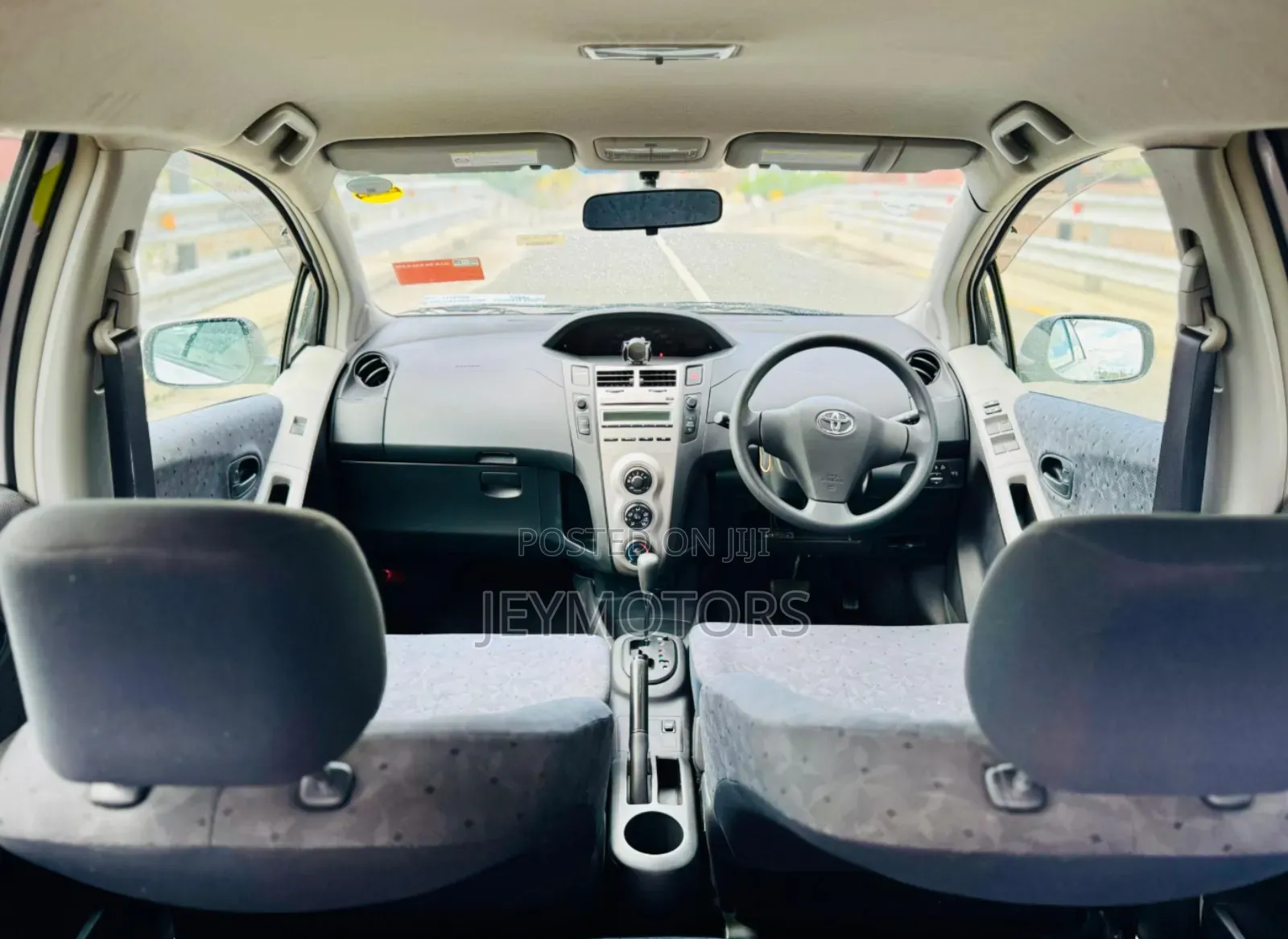 Toyota Vitz 2009 Silver