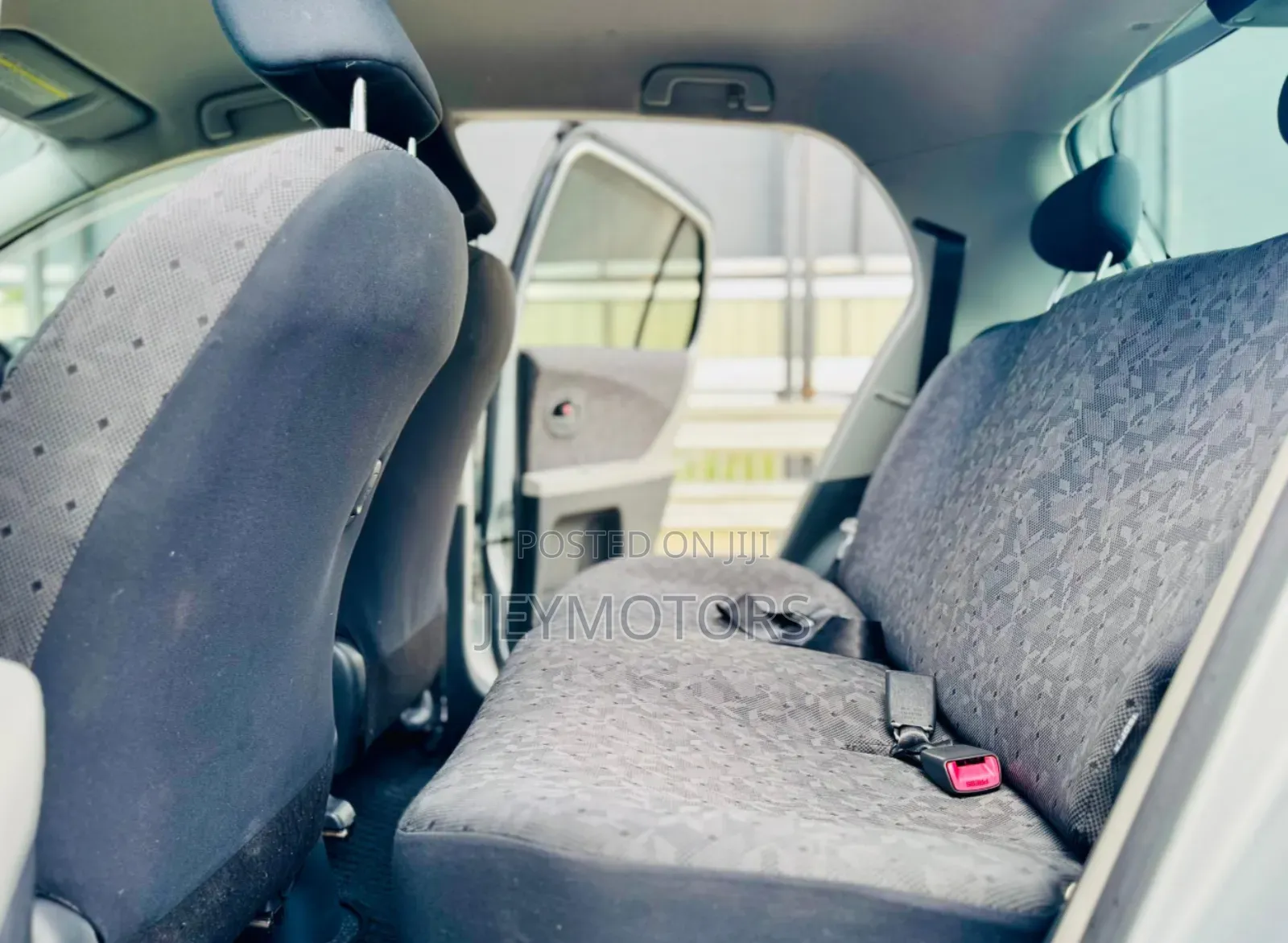 Toyota Vitz 2009 Silver