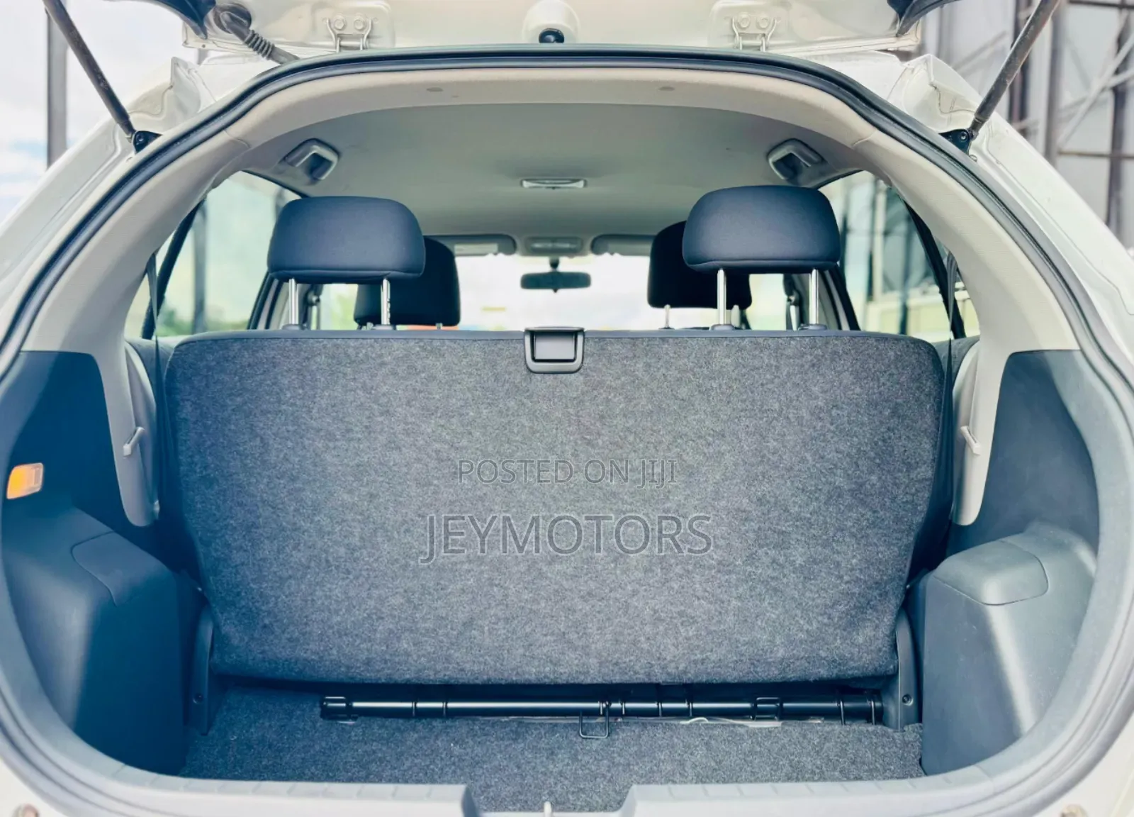 Toyota Vitz 2009 Silver