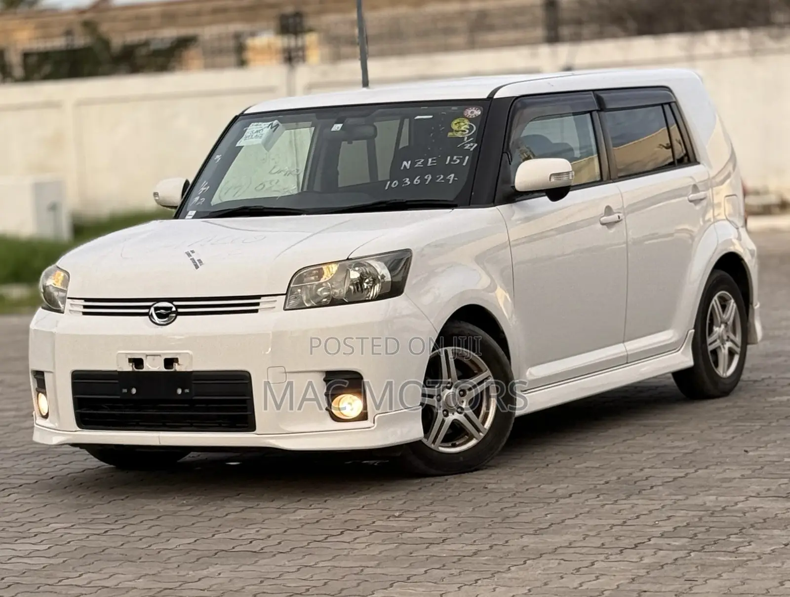 Toyota Corolla Rumion 2009 White