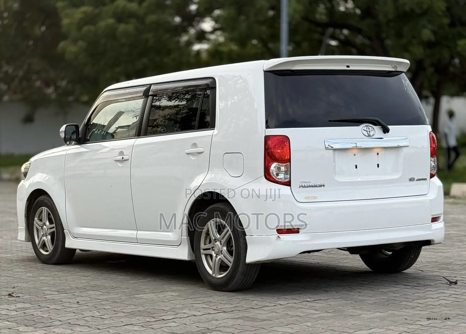 Toyota Corolla Rumion 2009 White