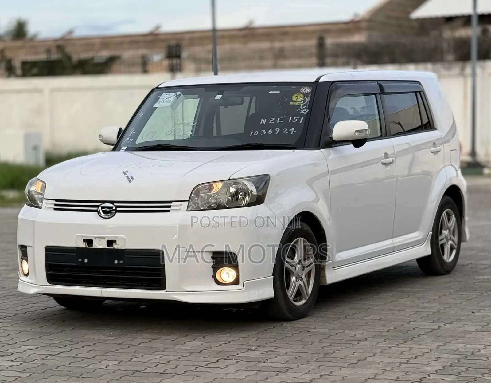 Toyota Corolla Rumion 2009 White