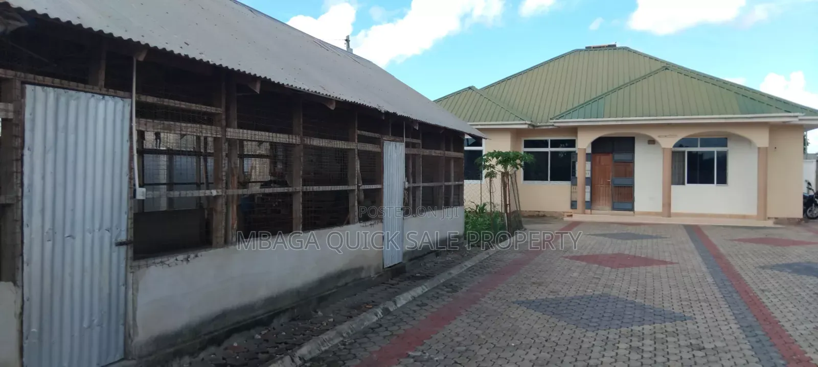Godown 250sqm With 3 Bed Room House for Rent at Mapinga