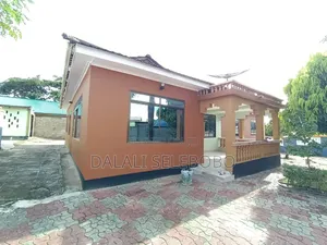 Photo - 5bdrm Bungalow in Kimara Stop Over for rent