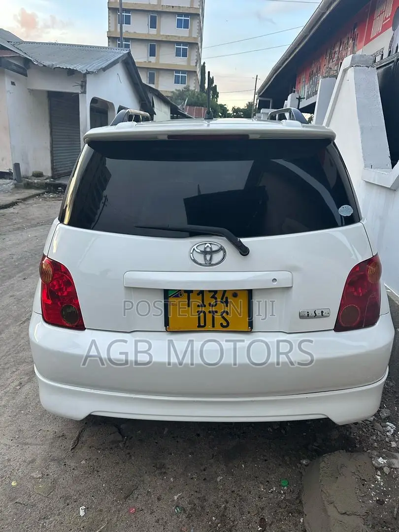 Toyota IST 2004 White