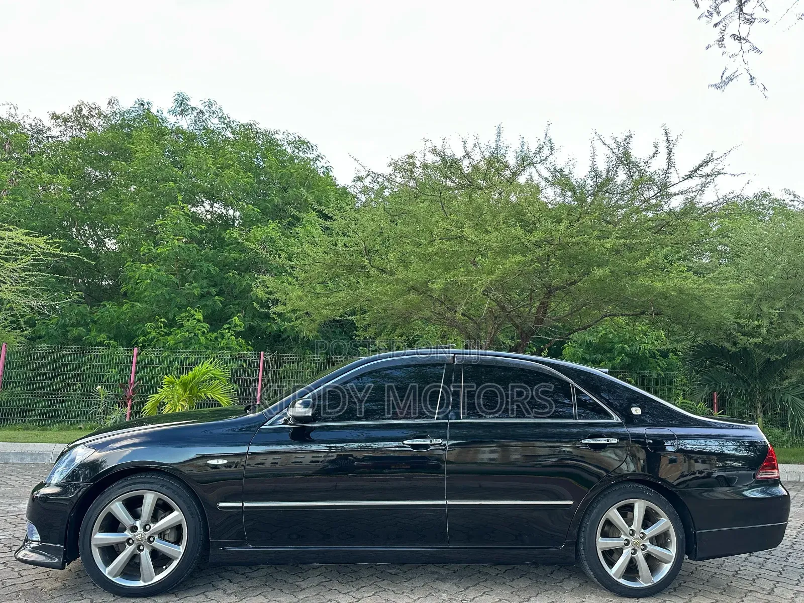 Toyota Crown 2006 Black