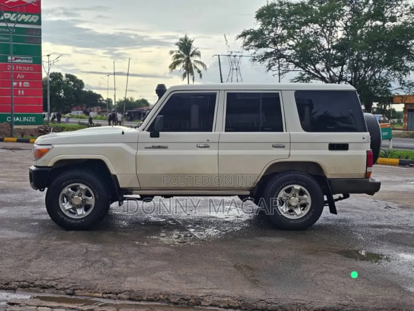 Toyota Land Cruiser 2011 White