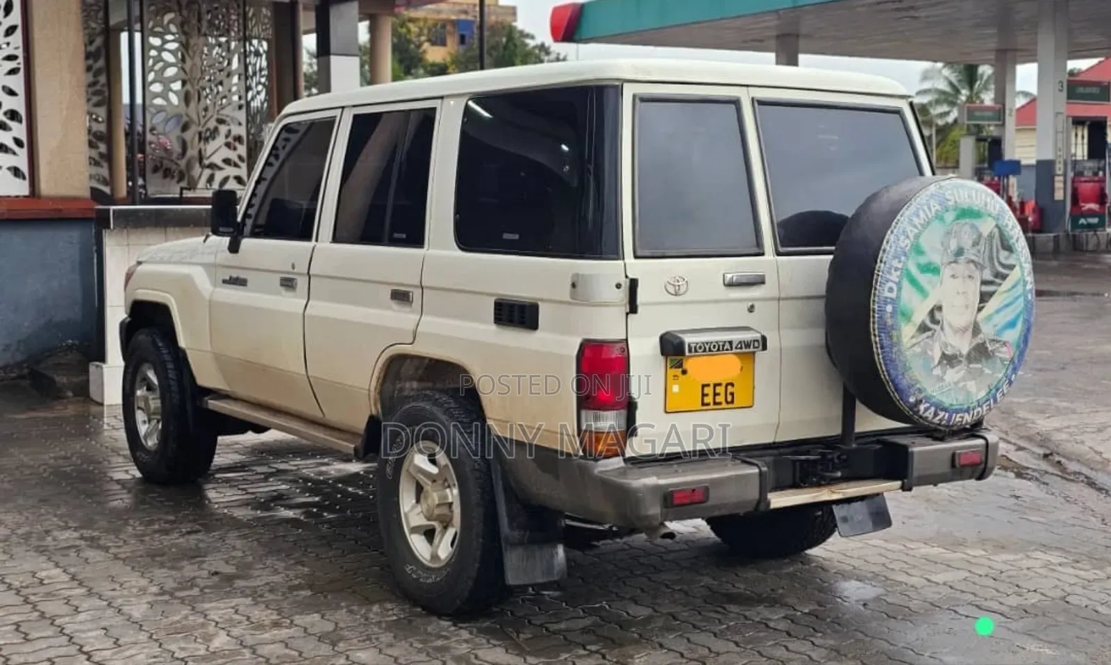 Toyota Land Cruiser 2011 White