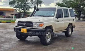 Toyota Land Cruiser 2011 White