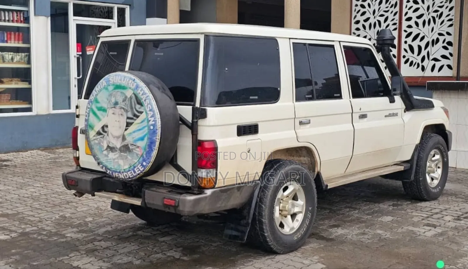 Toyota Land Cruiser 2011 White