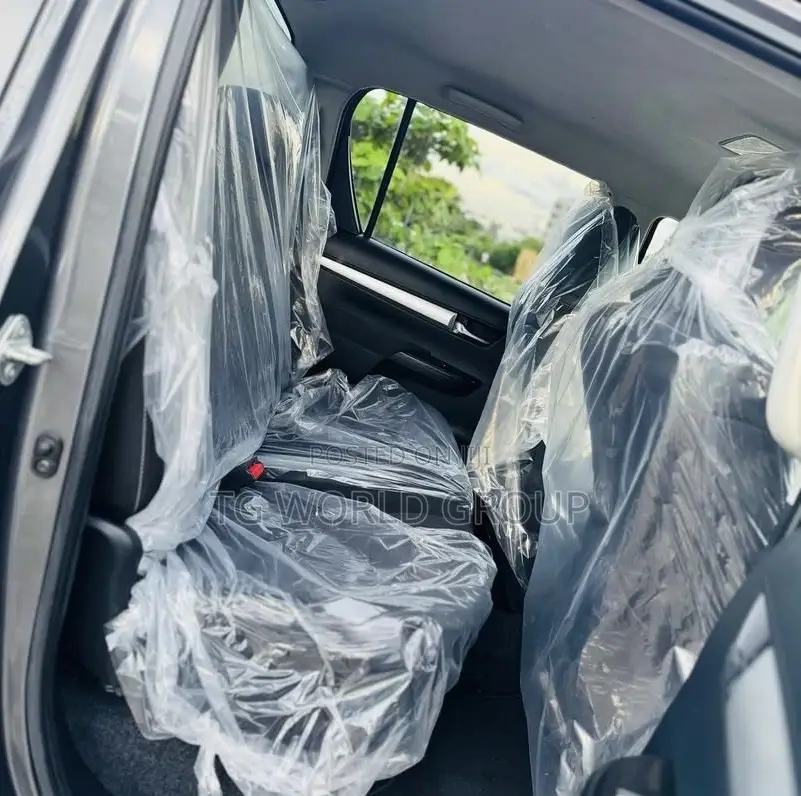 Toyota Hilux 2023 Gray