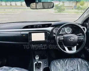 Toyota Hilux 2023 Gray