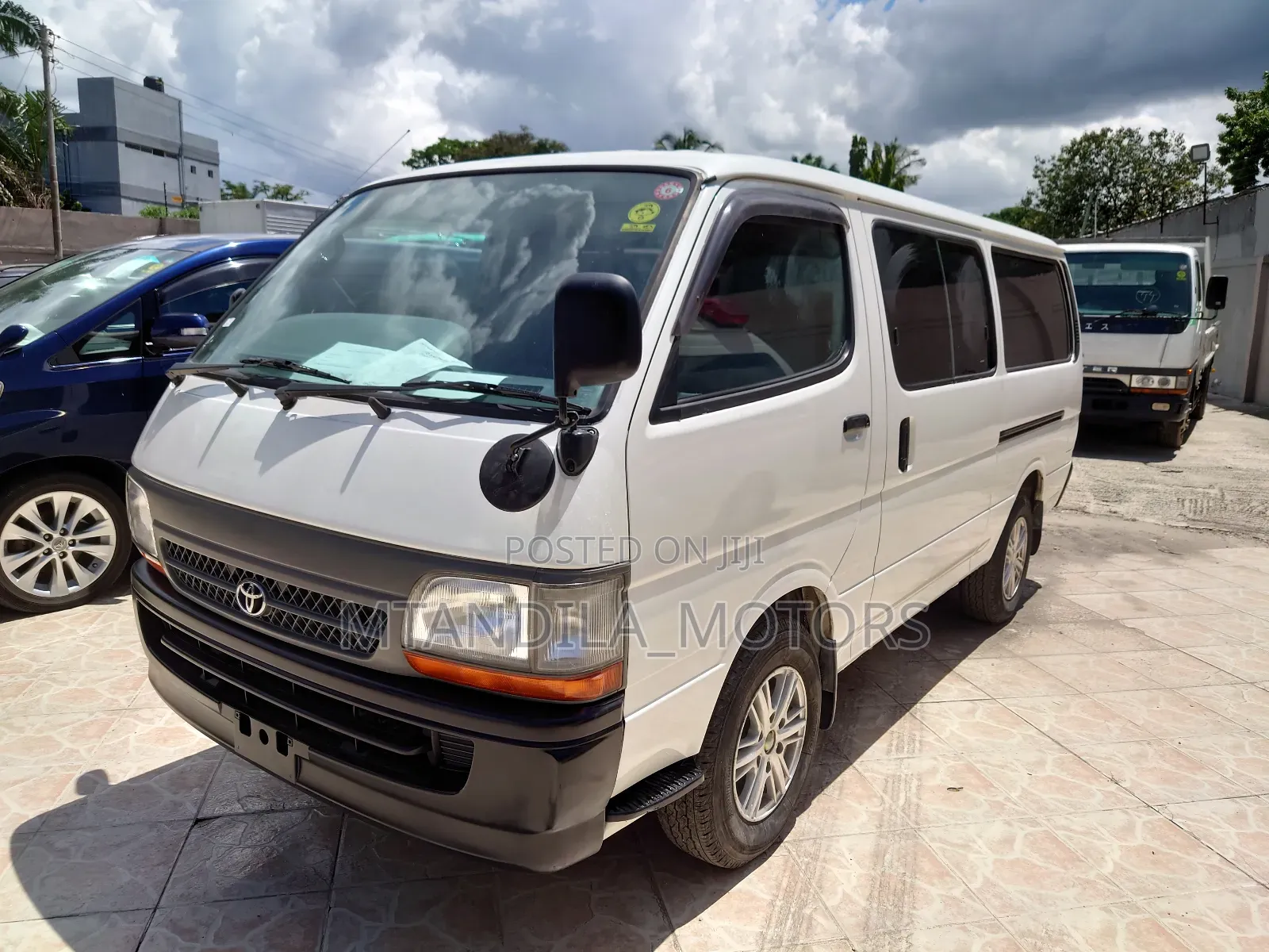 Toyota HiAce 2000 White