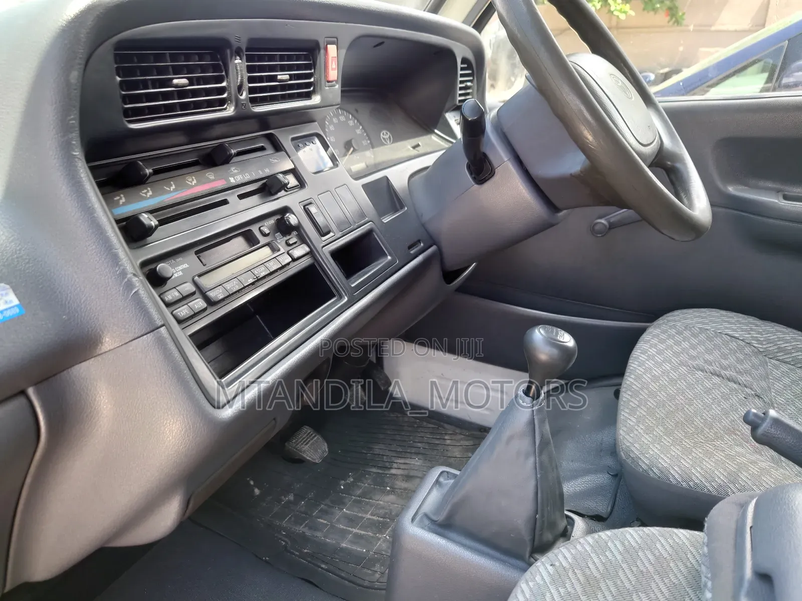 Toyota HiAce 2000 White