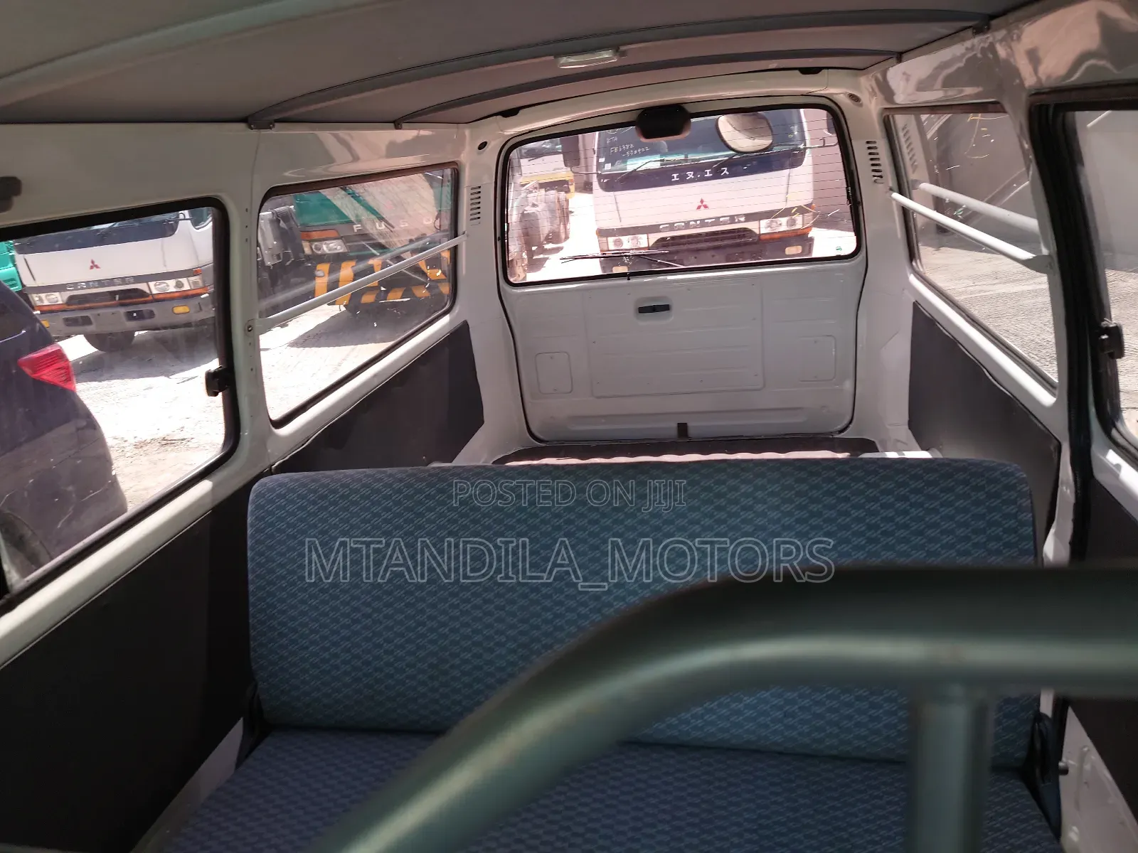 Toyota HiAce 2000 White