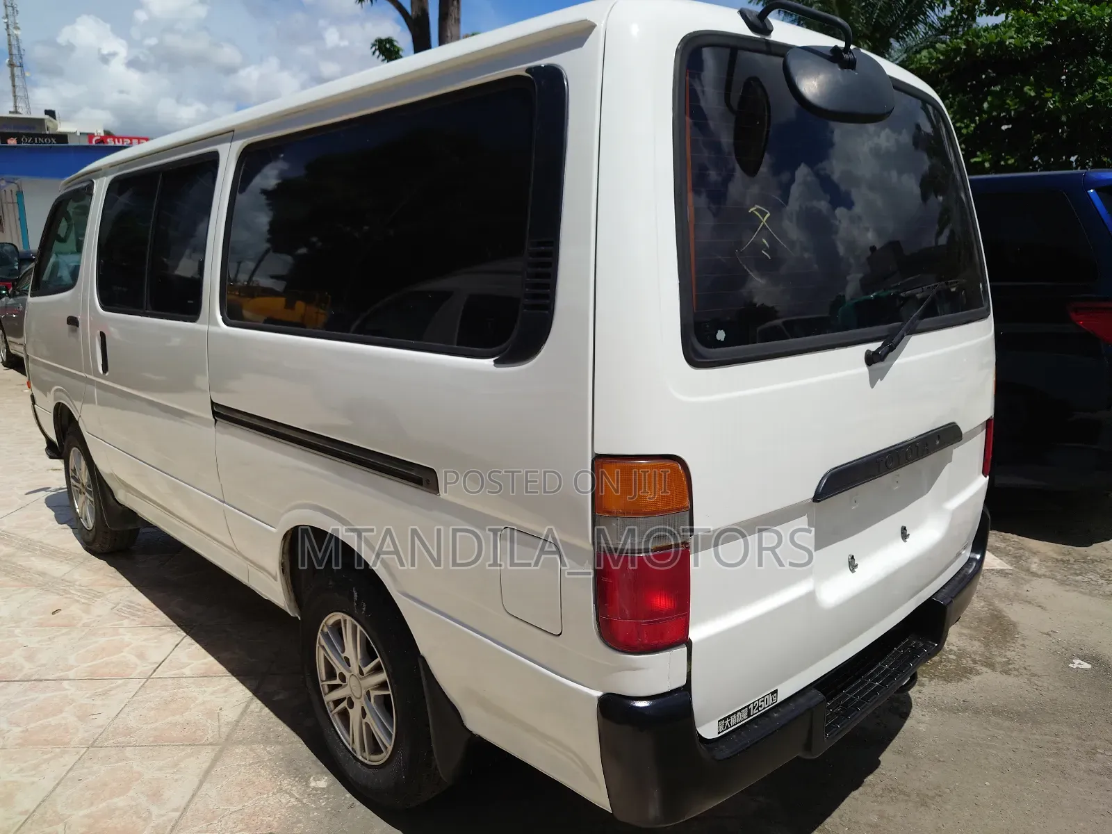 Toyota HiAce 2000 White
