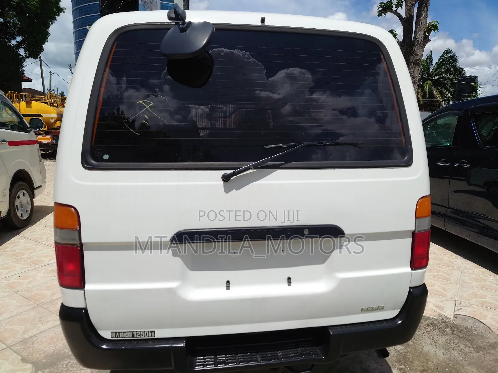 Toyota HiAce 2000 White