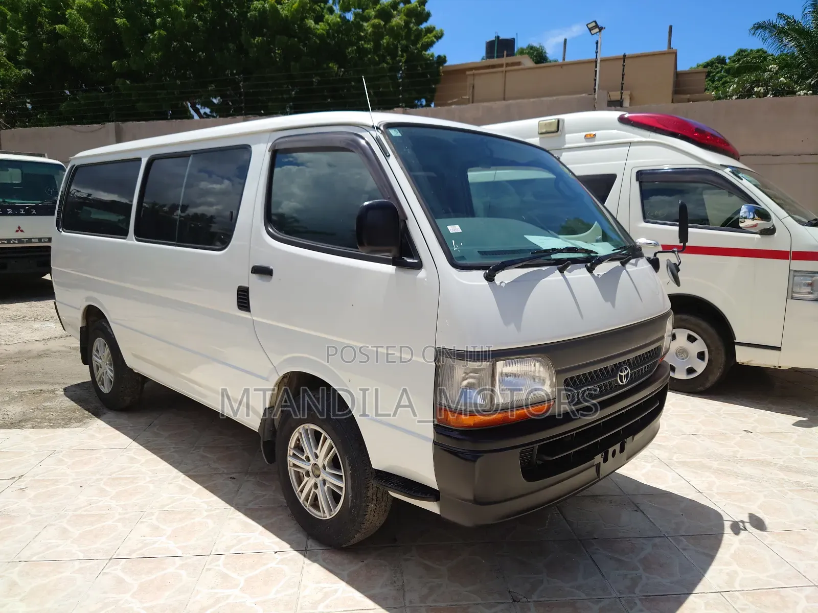 Toyota HiAce 2000 White