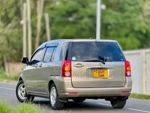 Toyota Raum 2003 Beige
