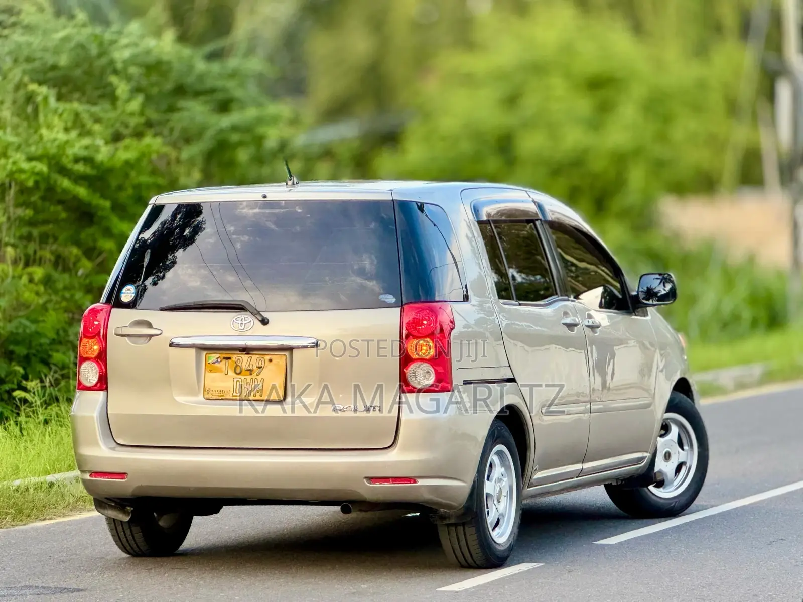 Toyota Raum 2003 Beige