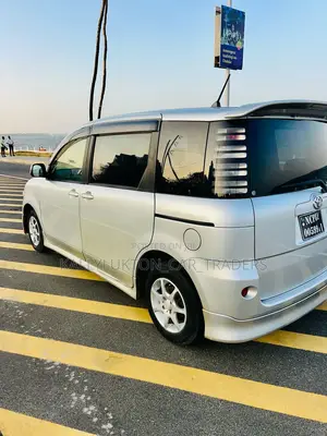 Toyota Sienta 2005 Silver