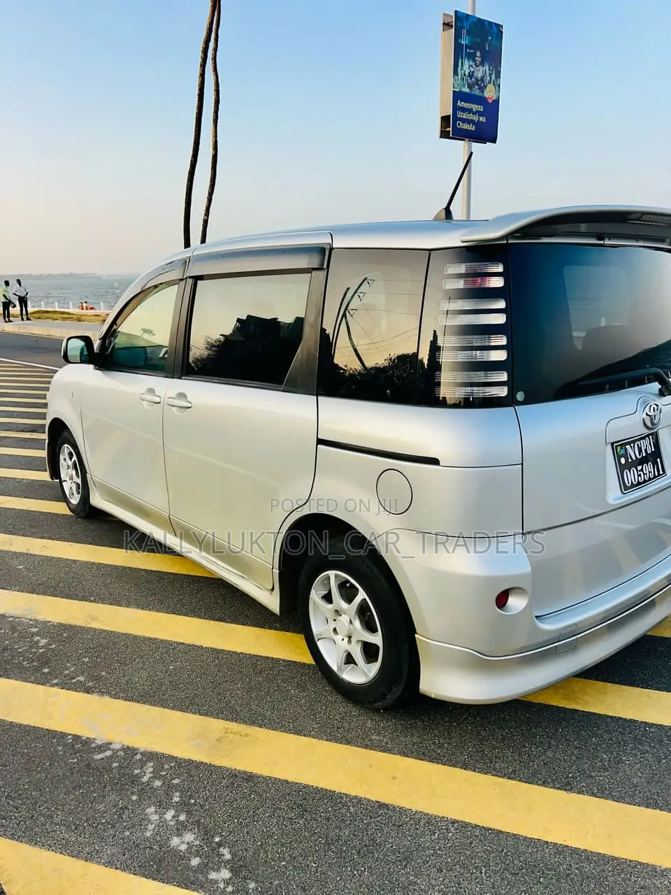 Toyota Sienta 2005 Silver