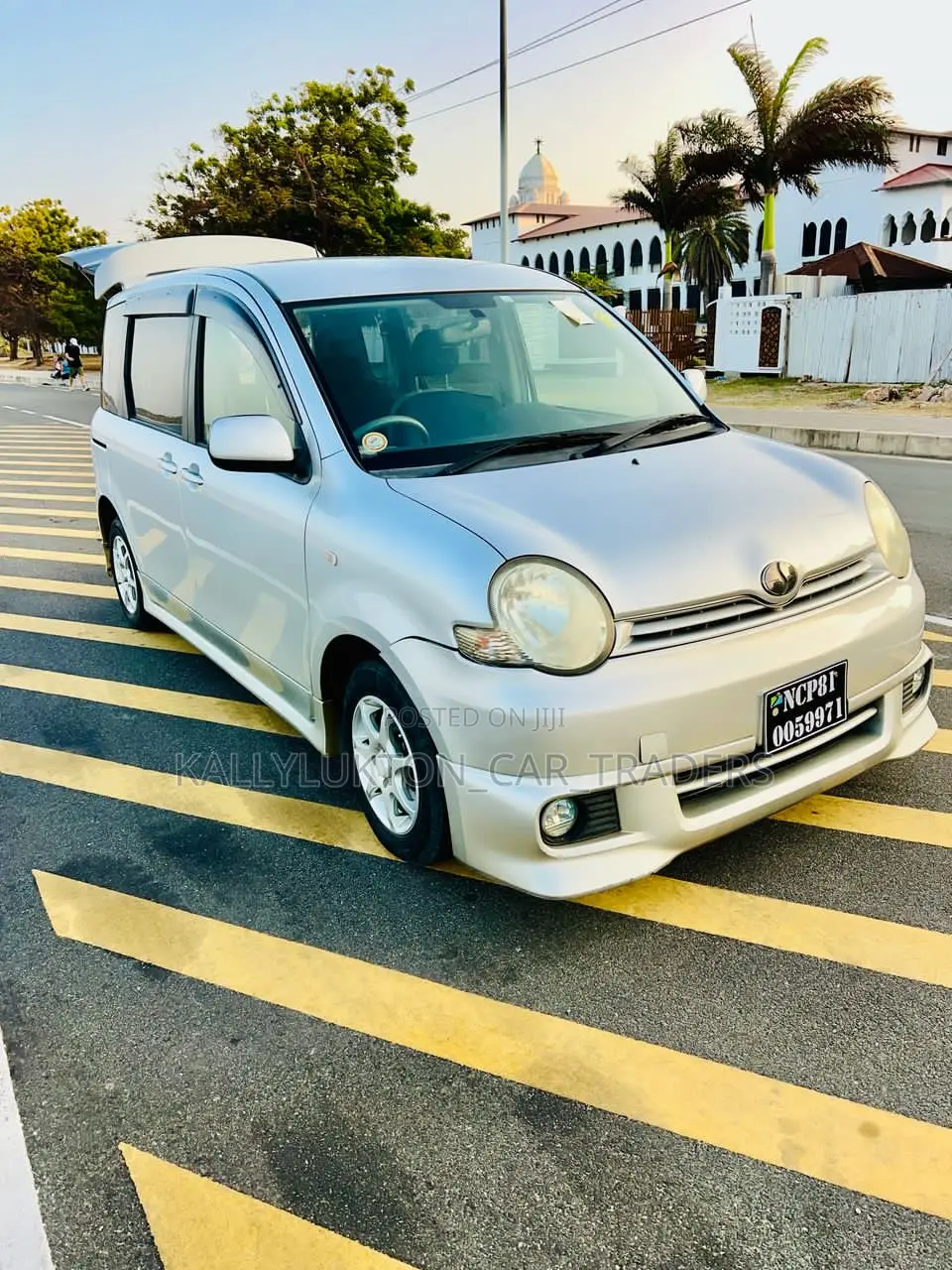 Toyota Sienta 2005 Silver