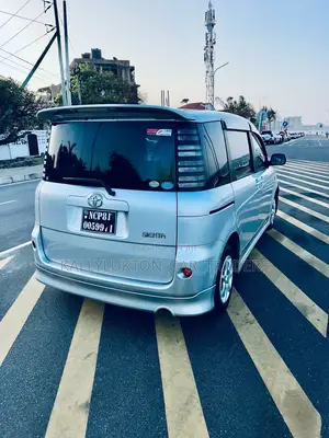 Toyota Sienta 2005 Silver