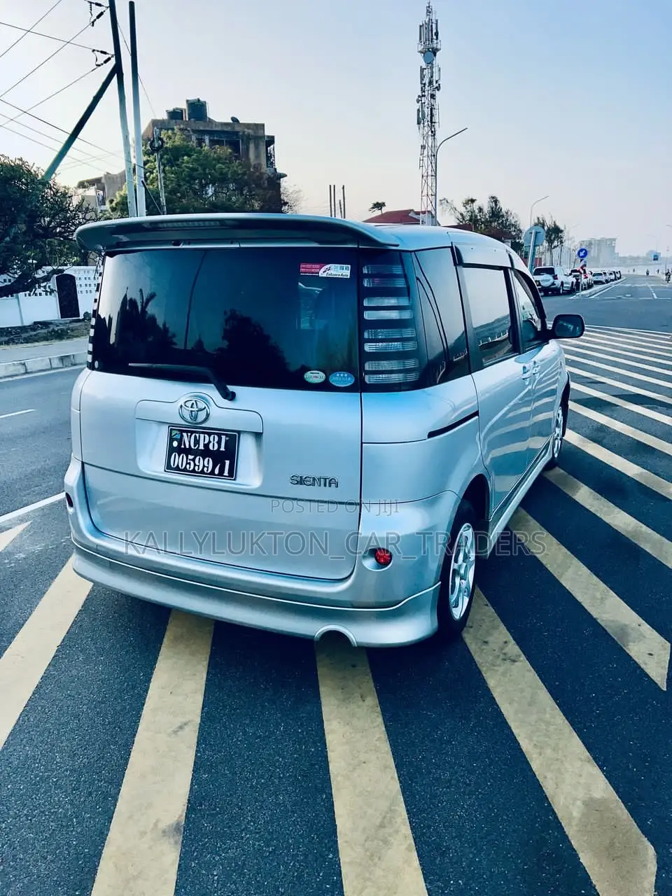 Toyota Sienta 2005 Silver