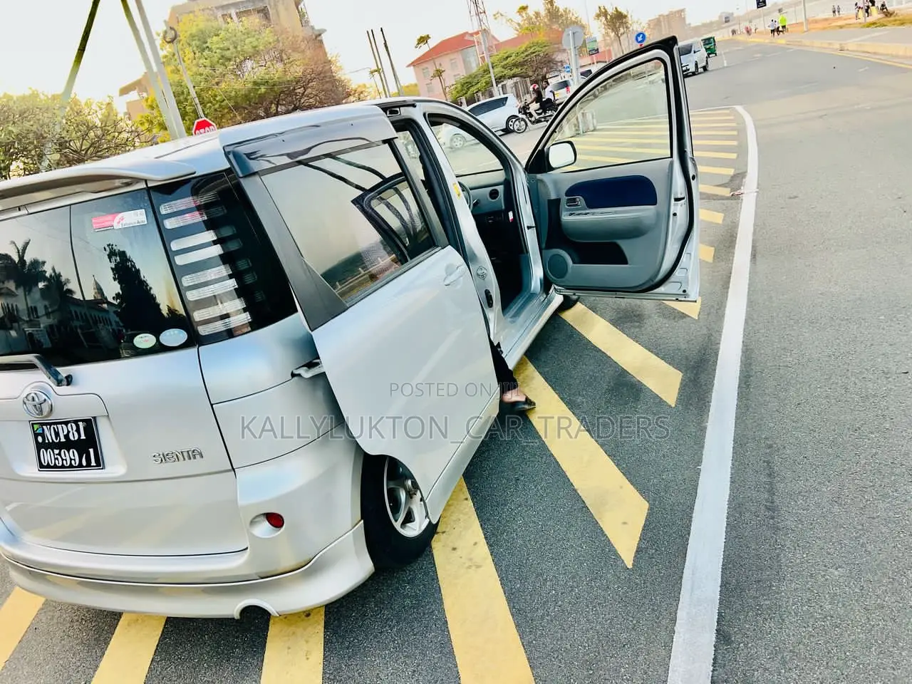 Toyota Sienta 2005 Silver
