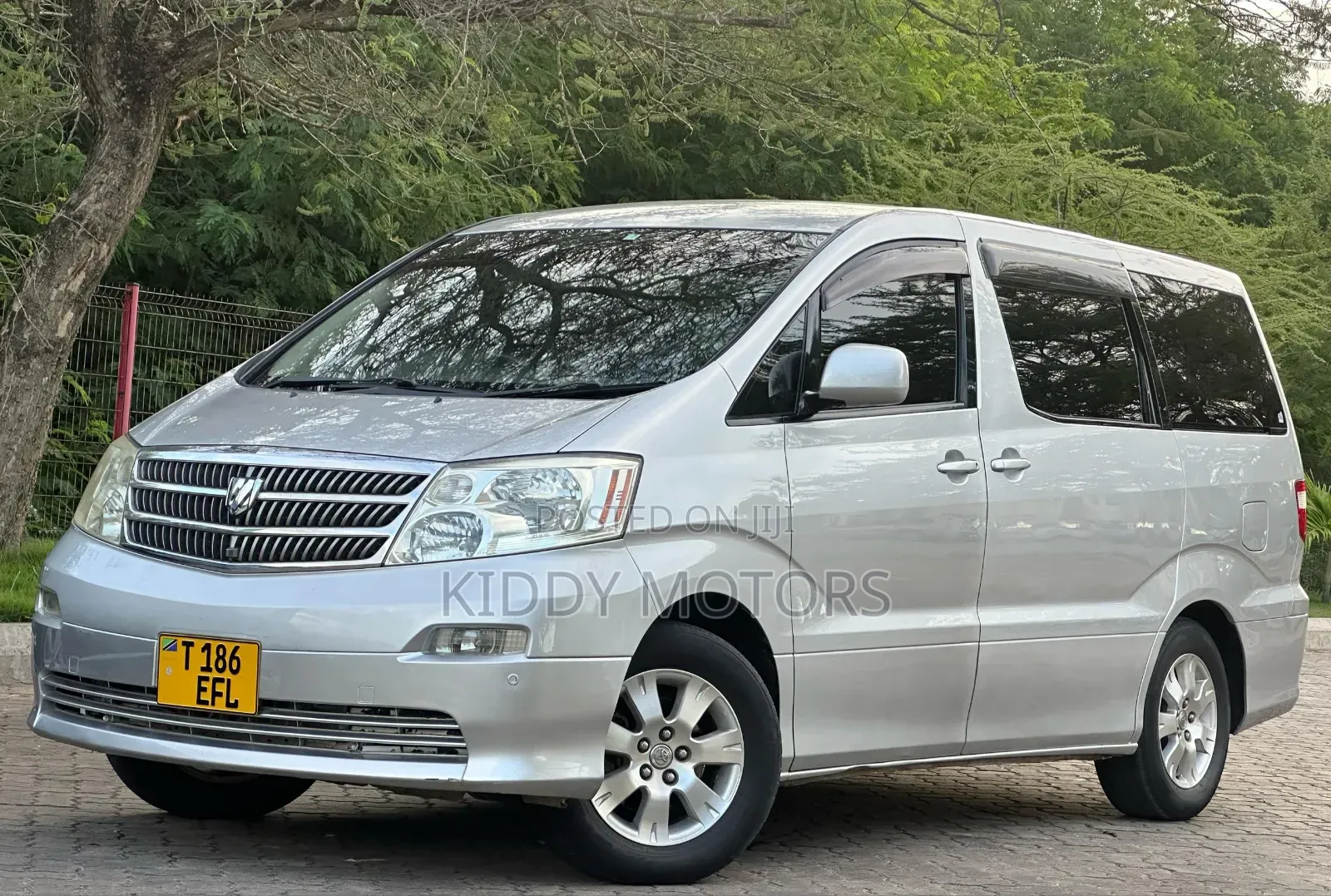 Toyota Alphard 2004 Silver