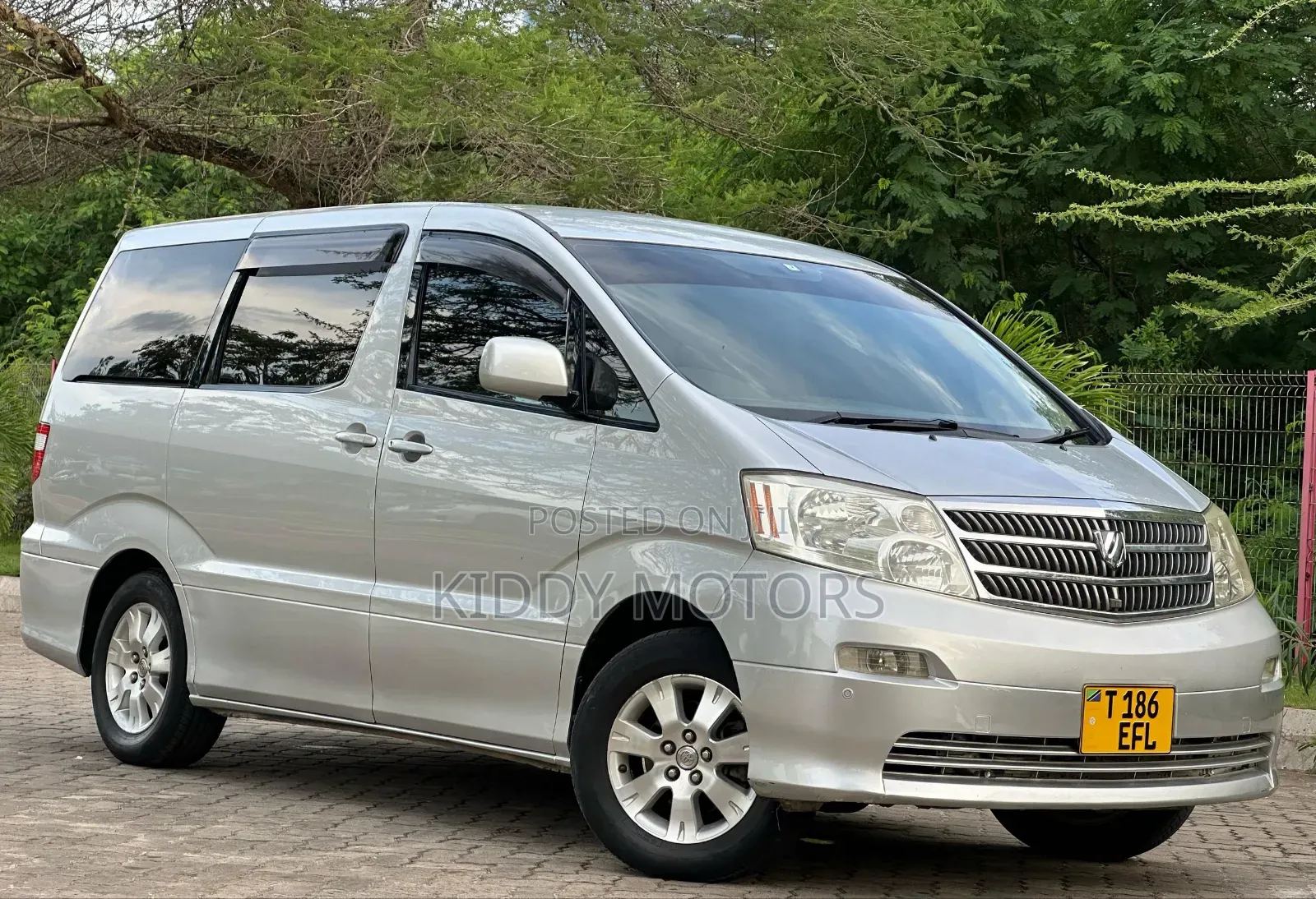 Toyota Alphard 2004 Silver