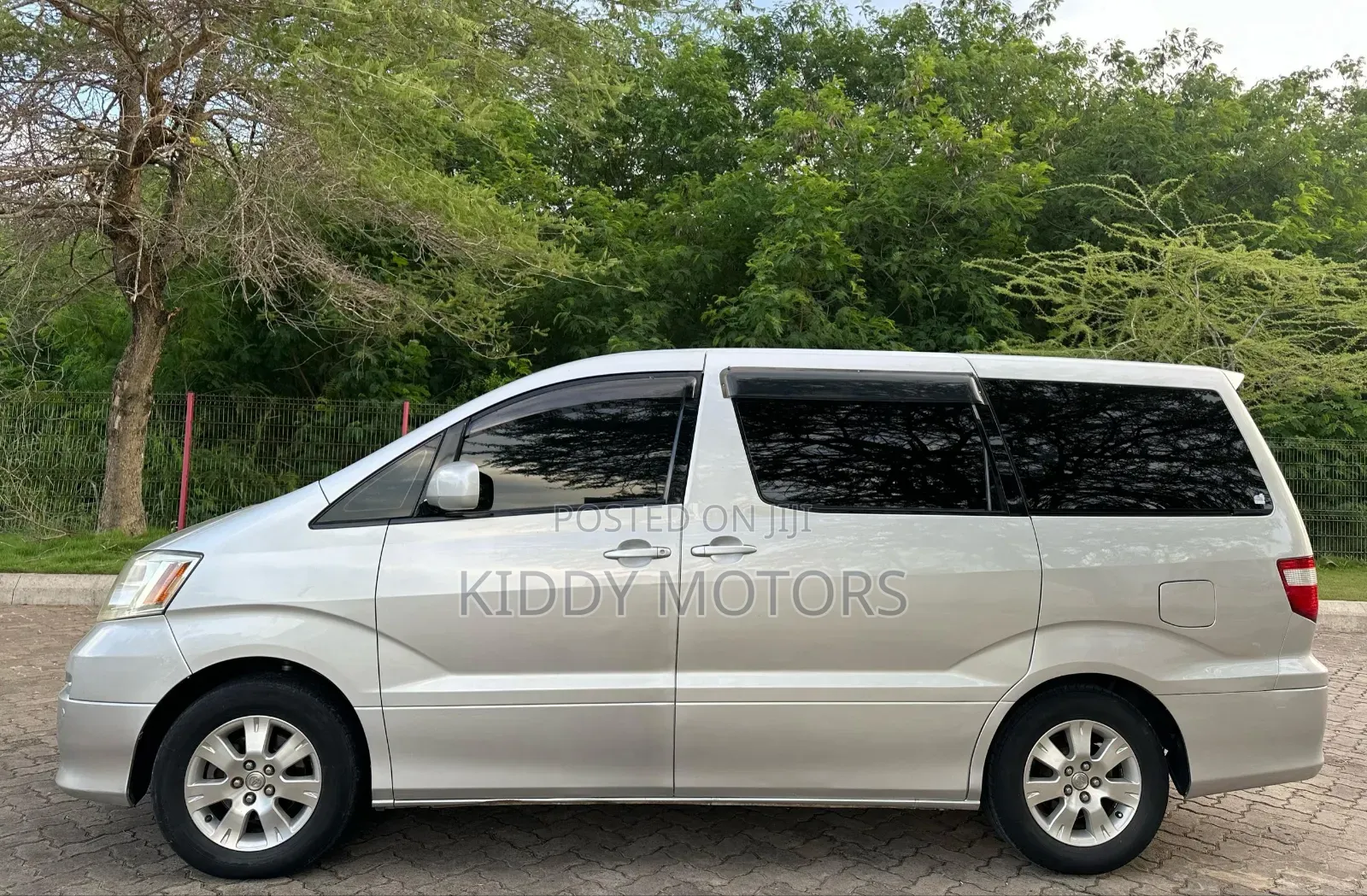 Toyota Alphard 2004 Silver