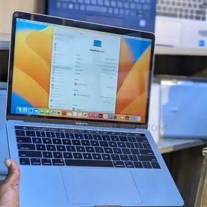 New Laptop Apple MacBook Pro 2017 16GB Intel Core I7 SSD 256GB