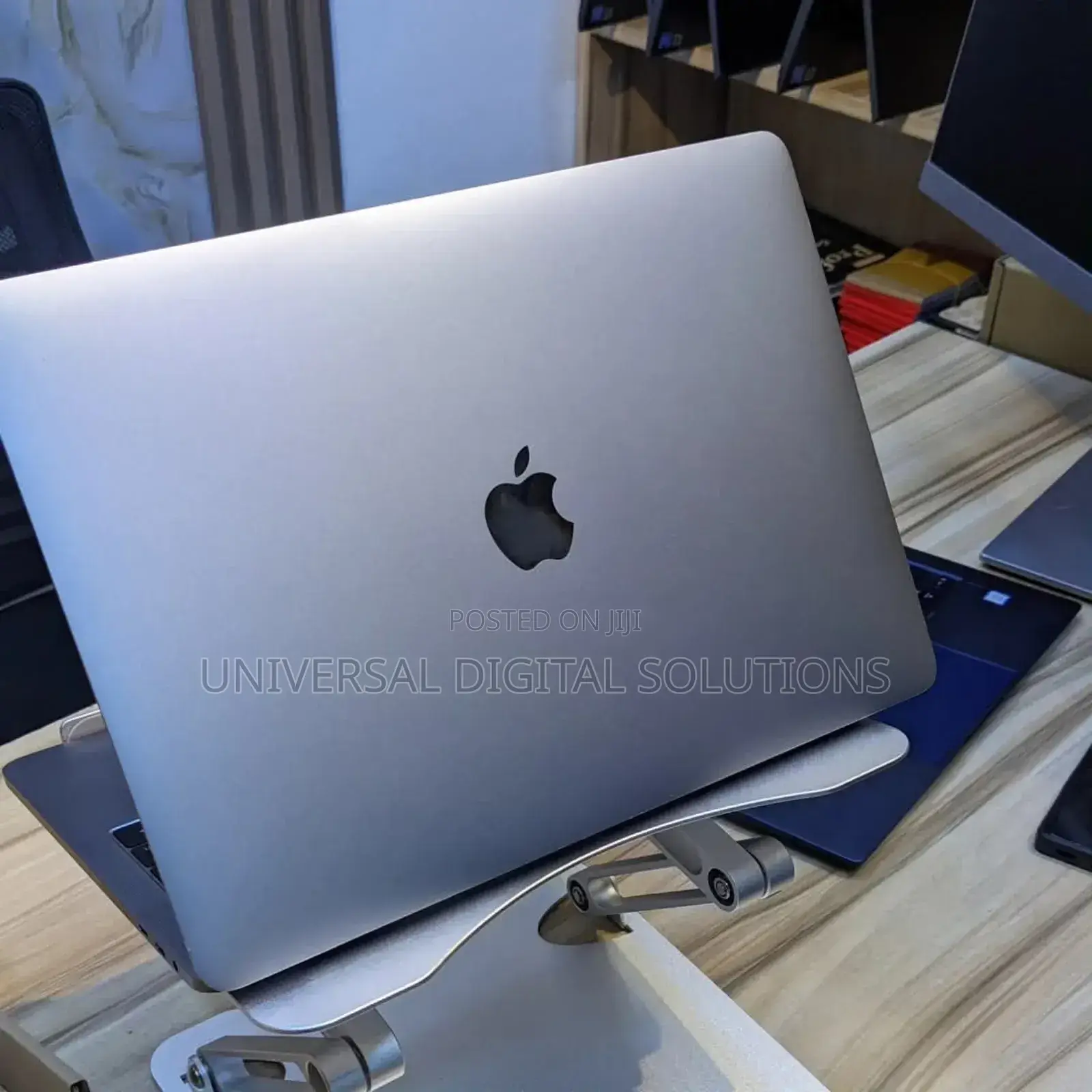 New Laptop Apple MacBook Pro 2017 16GB Intel Core I7 SSD 256GB