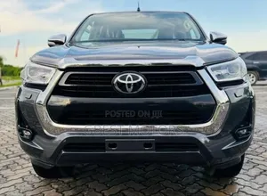 Photo - Toyota Hilux 2023 Gray