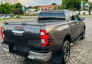 Toyota Hilux 2023 Gray