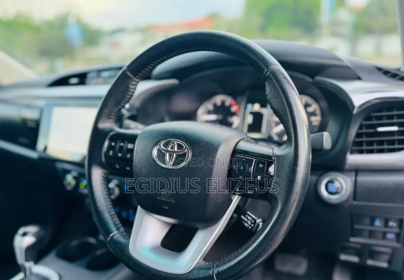Toyota Hilux 2023 Gray