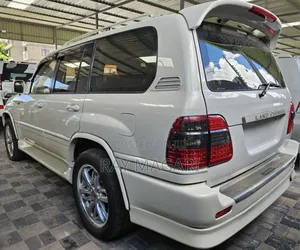 Toyota Land Cruiser 2001 White