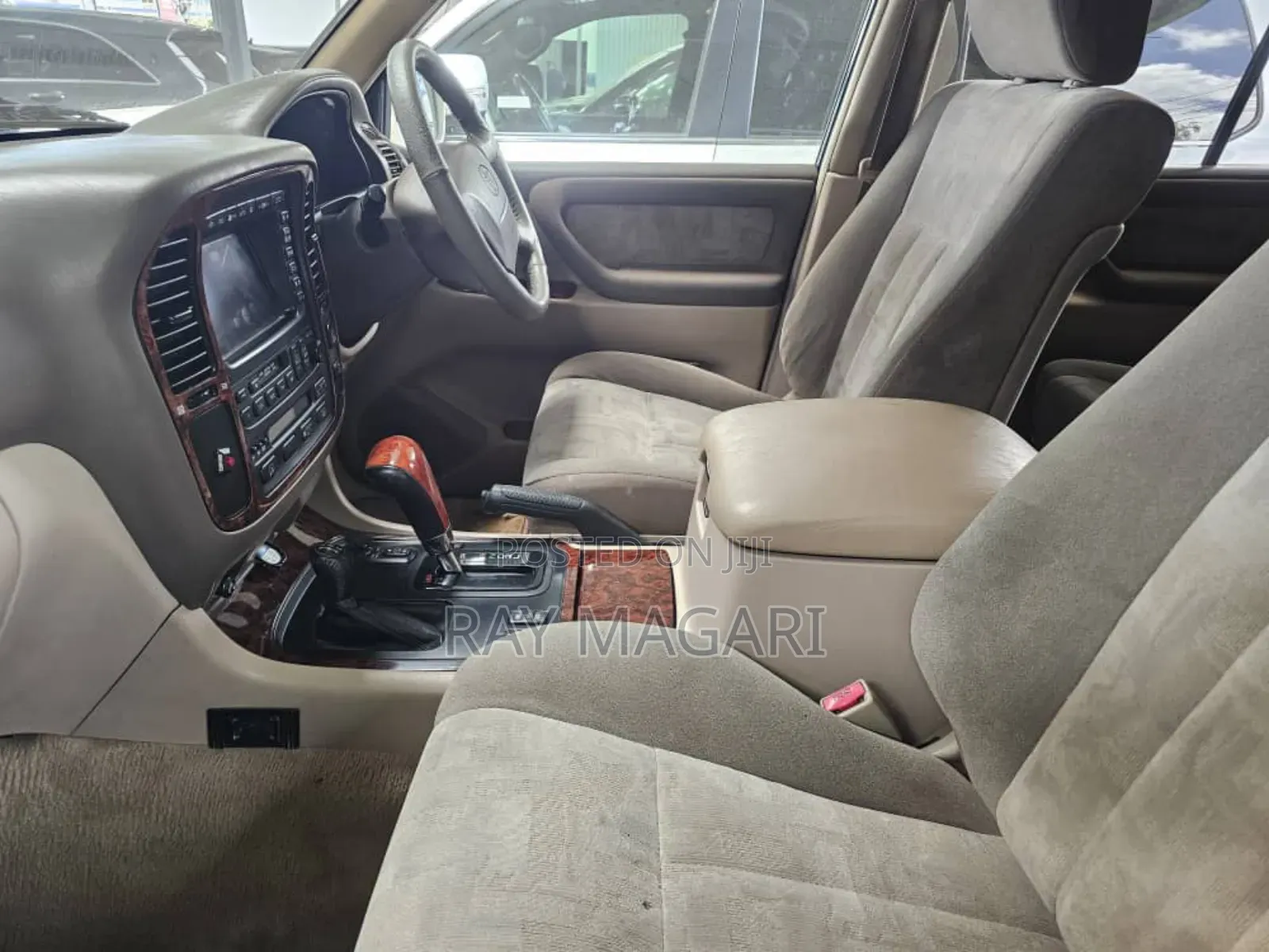 Toyota Land Cruiser 2001 White