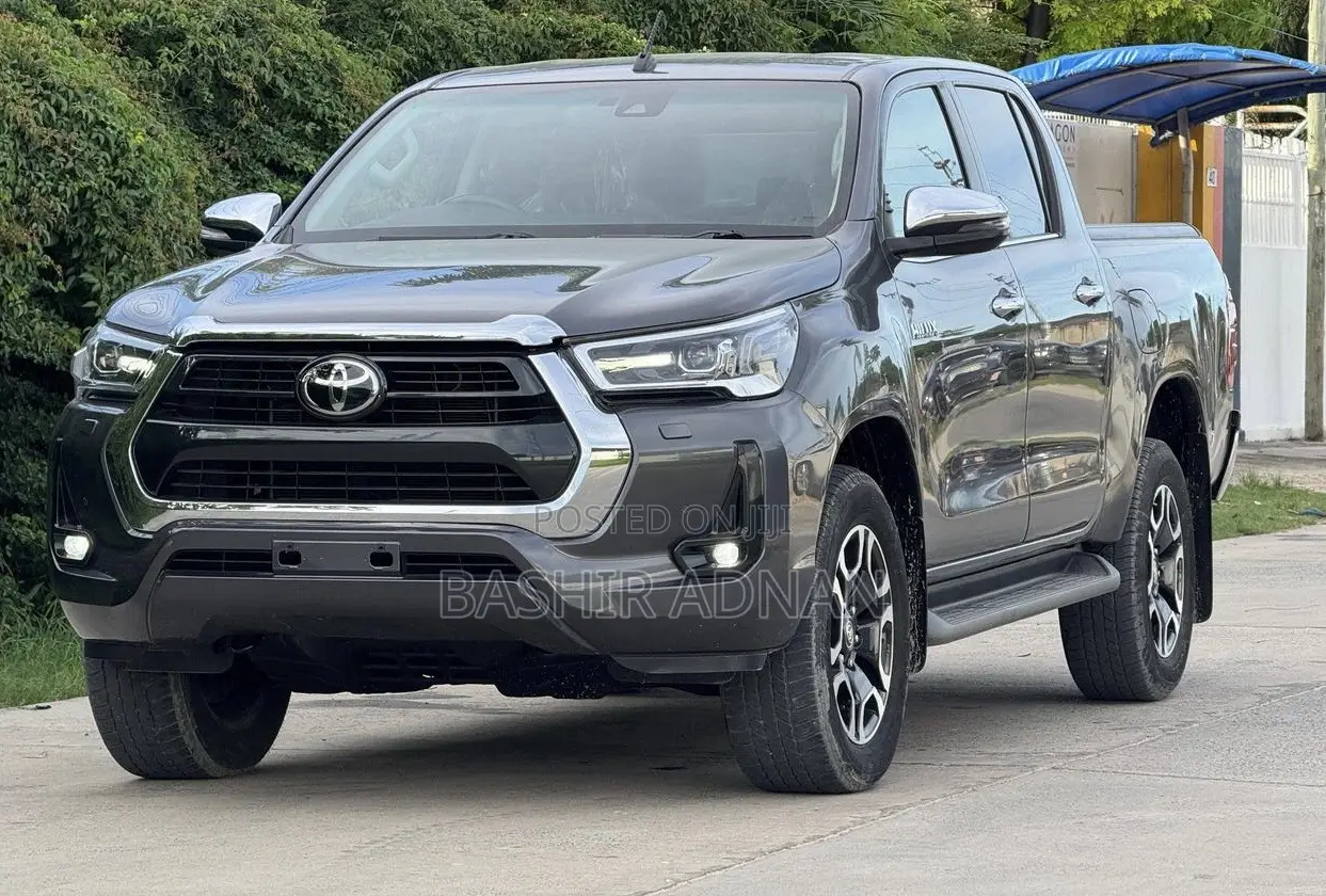 Toyota Hilux 2023 Gray