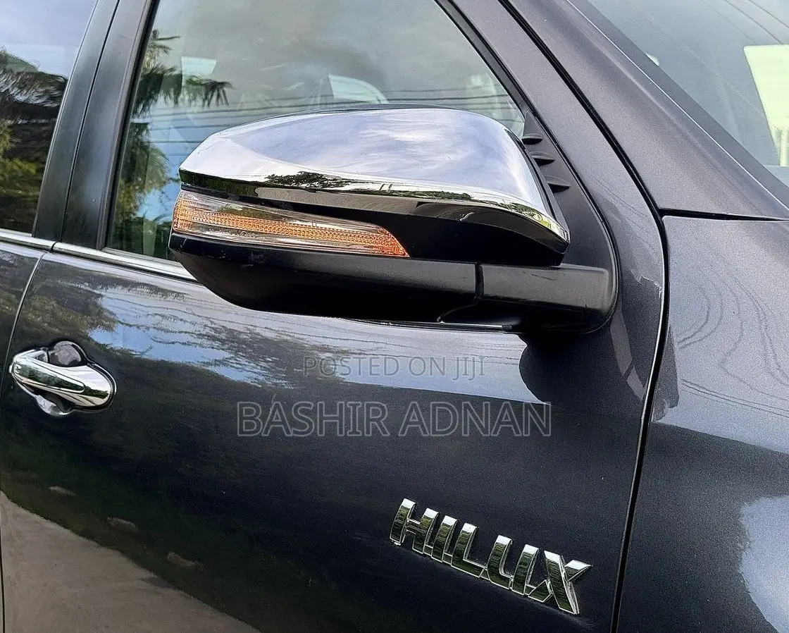 Toyota Hilux 2023 Gray