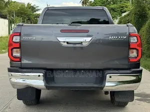 Toyota Hilux 2023 Gray