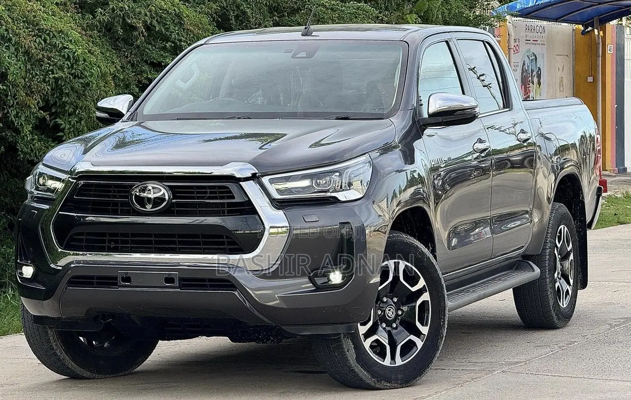 Toyota Hilux 2023 Gray