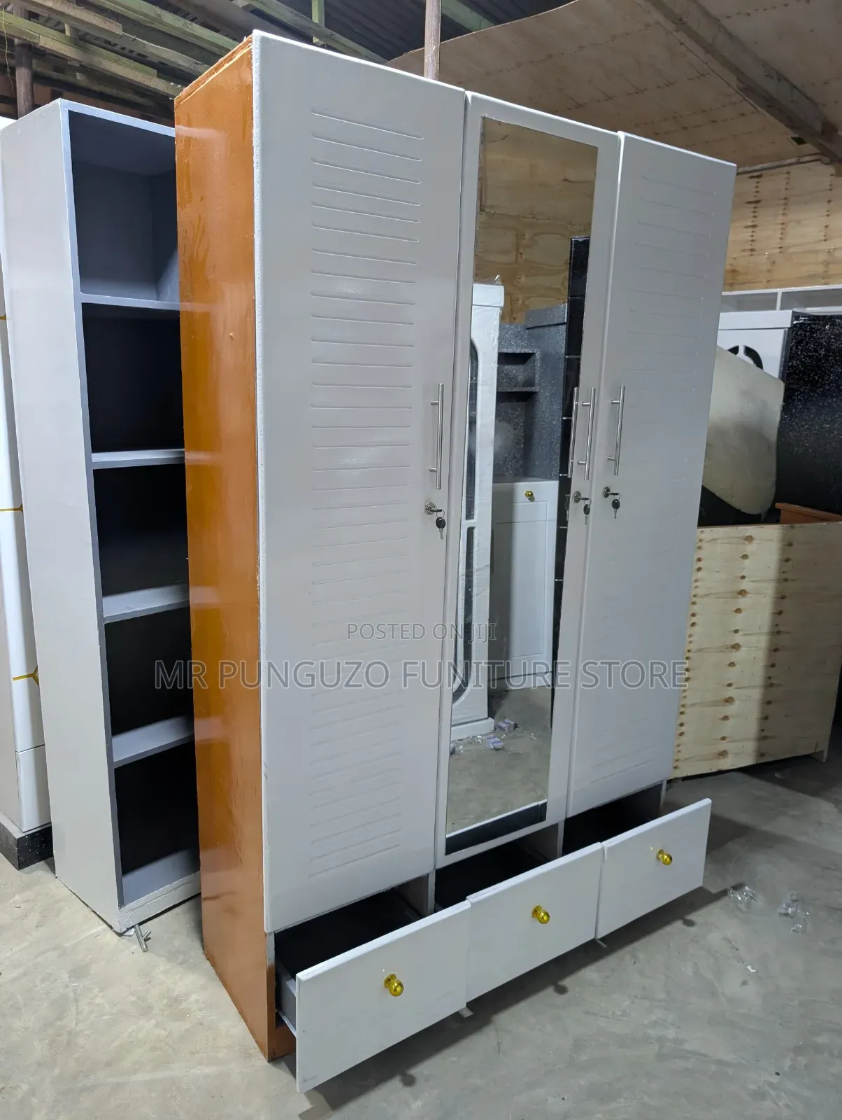 Wardrobe Kabati Milango Mitatu La Nguo Jeupe