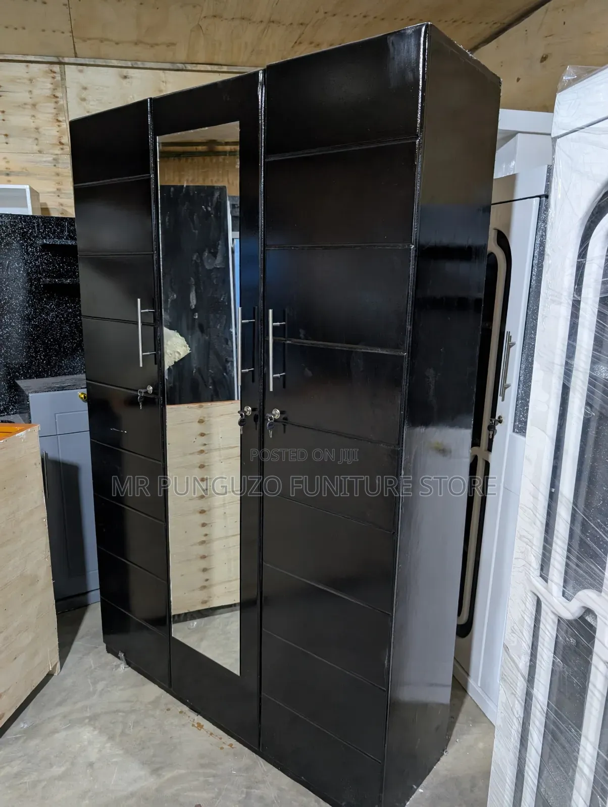 Kabati Milango Mitatu Jeusi Wardrobe