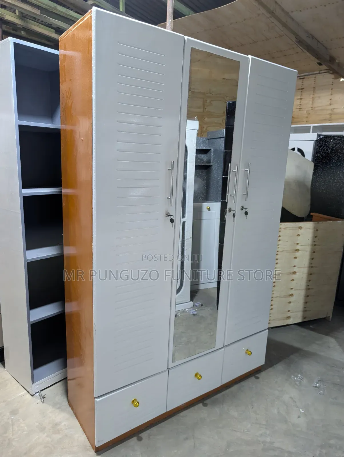 Kabati Milango Mitatu Nguo White 