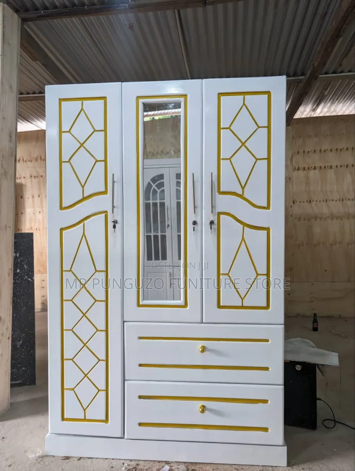 Kabati Milango Mitatu Classic Sana White With Silver